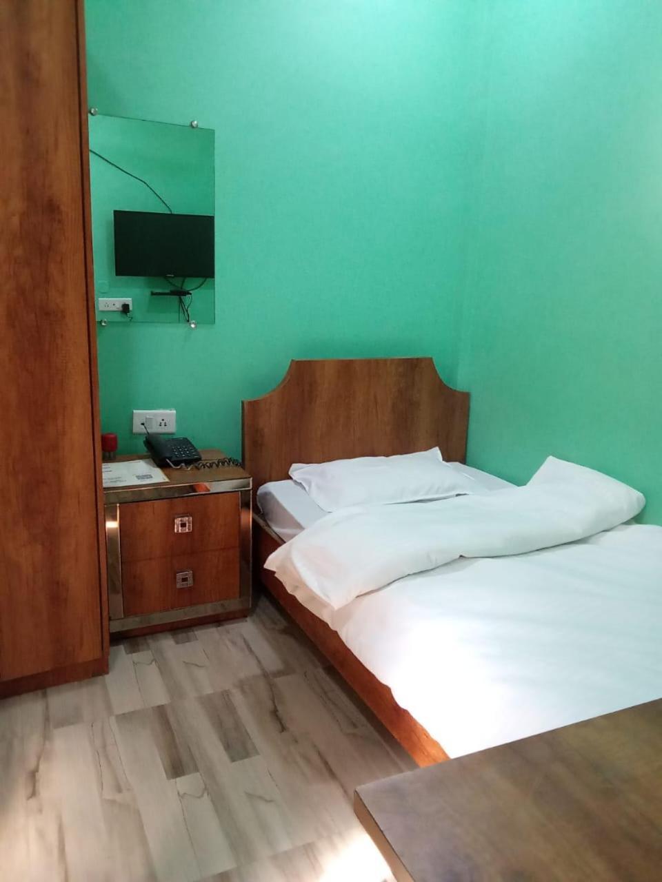 Serenity Inn And Grill Guwahati Bagian luar foto